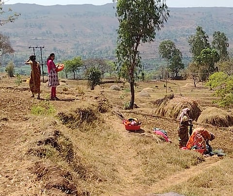 झरा आटला, महिलांची वणवण