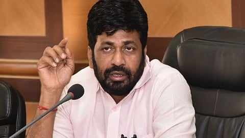 Bacchu Kadu on English Medium Schools