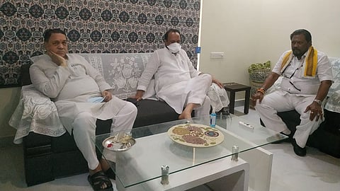 कॅप्शन : गडचिरोली : पत्रकार परिषदेत उपमुख्यमंत्री अजित पवार, गृहमंत्री दिलीप वळसे पाटील, आमदार धर्मरावबाबा आत्राम.