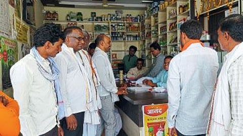 Agricultural Farmers rush to buy seeds and fertilizers