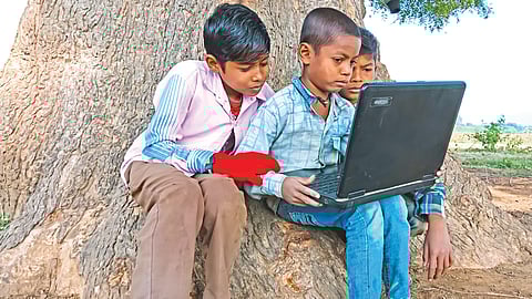 भाष्य : समाजहिताशी नत हो विज्ञान