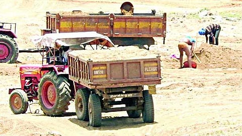 sand illegal transportation in jalgaon