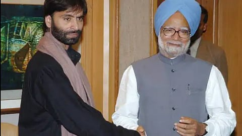 yasin malik photo with dr manmohan singh goes viral what is the truth behine it rak94