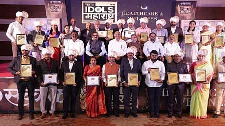 सकाळ आयडॉल्स ऑफ महाराष्ट हेल्थ केअर ॲन्ड वेलनेस अवॉर्डचे वितरण पद्मश्री डॉ. तात्याराव लहाने यांच्या हस्ते हॉटेल सयाजी येथे झाले