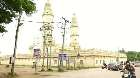 Demand for worship in the mosque of Tipu Sultans time