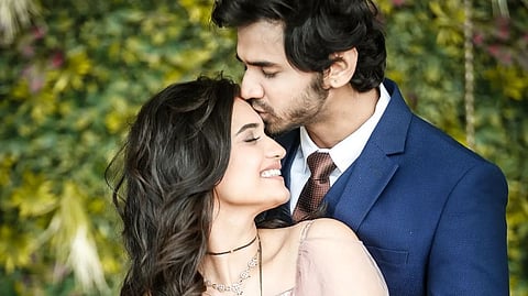 hruta durgule wedding reception photo viral