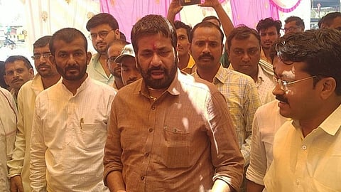 Minister of State Bachchu Kadu threatens MSEDCL official