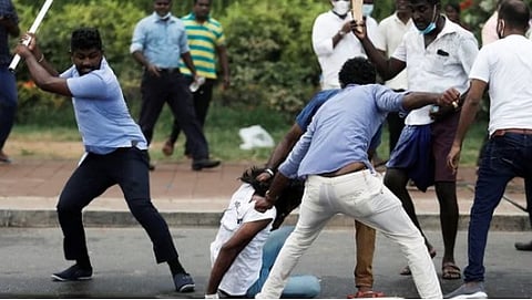 श्रीलंकेत निदर्शनादरम्यान सत्ताधारी खासदाराची  हत्या; संचारबंदी लागू