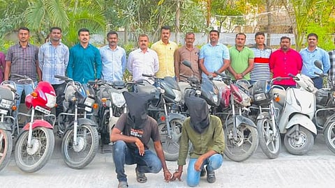 दोन दुचाकी चोरांना अटक