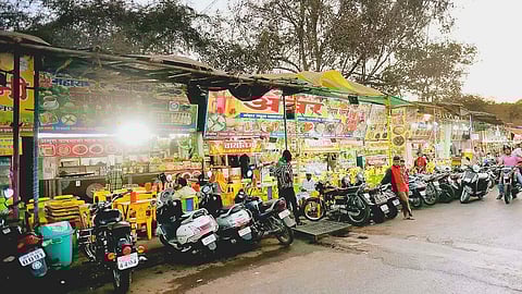 seal of stall in Sarasbag will removed after meeting of commissioner pune