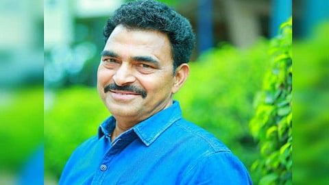 Actor Sayaji Shinde against of cutting 158 tress in sion hospital mumbai