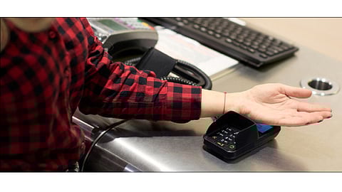 त्वचेखालील तंत्रज्ञानाने व्यवहार