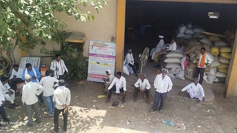 नाफेड कंपनीकडून शेतकऱ्यांसाठी सुरू केलेल्या हरभरा खरेदी पोर्टल अचानकपणे बंद
