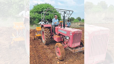 Taluka Agriculture Officer Jagdish Patil giving practical