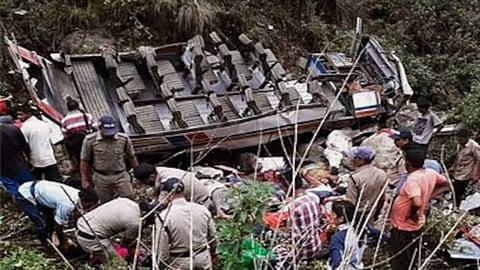 bus fell into deep gorge in uttarkashi 25 pilgrims died devotee from madhya pradesh rak94