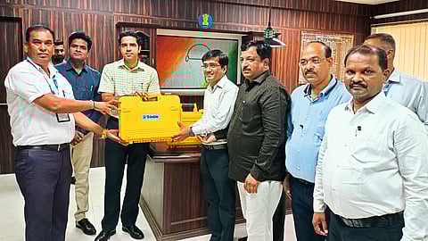 district collector Jalaj sharma receiving rover machine