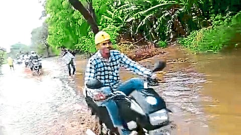 Drivers in trouble due to heavy rain