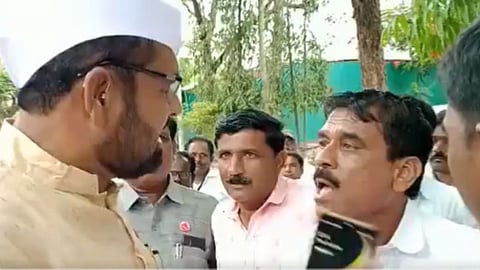 hotel owner stopped Sadabhau Khot motor convoy at Sangola for alleging not paying the meal bil