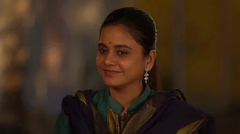 Actress Hemangi Kavi