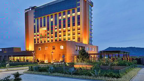 रॅडिसन ब्लू हॉटेल