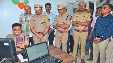 While searching for information in a scientific manner through Ambis system SP Dr. Praveen Mundhe.