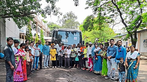 16 children along with parents going to mumbai through special bus