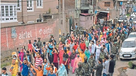 ‘टार्गेट किलिंग’विरोधात काश्मिरी पंडितांनी काढलेला मोर्चा.