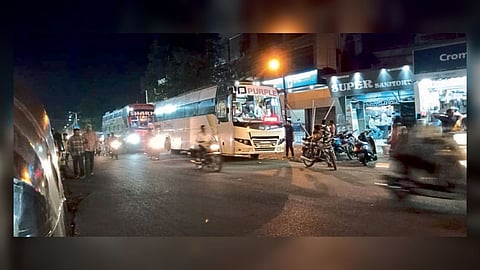 Nanded Travels parking traffic jams at LIC Chowk