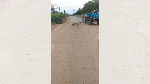 Poor condition of Nyahalade to Dhule road