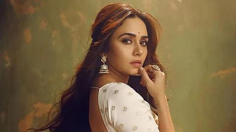 amruta khanvilkar