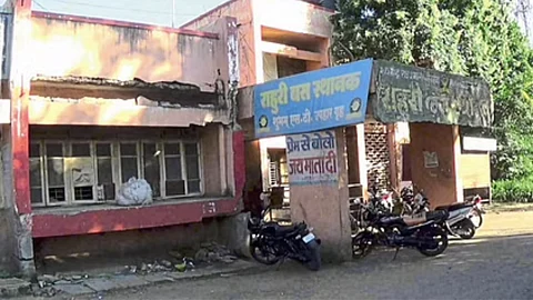 bus stand