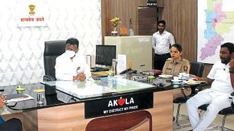 Akola Dr Rajendra Shingane reviewed various issues in district