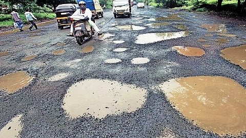 rain update washim to pusad road Patholes in 15 days road construction msrdc