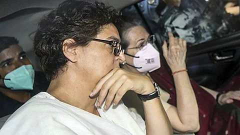 congress sonia gandhi interrogation by ED monica sharma in three round priyanka gandhi will present