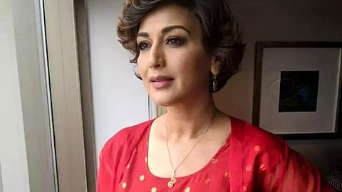 Emotional Sonali Bendre visits cancer hospital where she was treated, says, “From sheer terror to continued hope