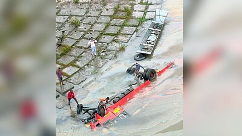 Indore-Amalner bus fell into Narmada river 13 passengers killed in ST accident jalgaon