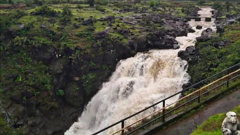 Crowd of tourists to Bhimashankar for Rainy wandering