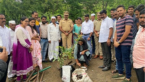 Plantation of trees in Mengdevadi through laborsaving