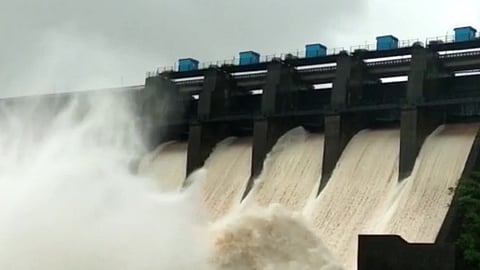 Dhamni Dam
rain