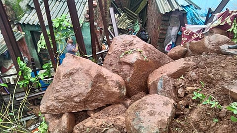 दरड कोसळली