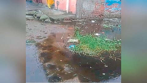 Waste water from dumping yard in Bhandewadi slums nagpur