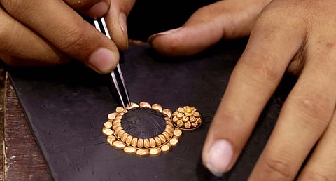 how to make a golden jewellary