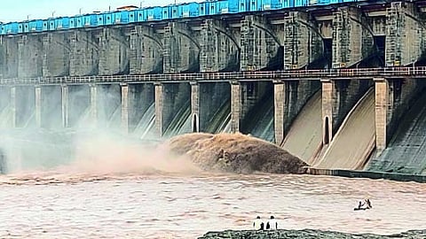 Hatnur dam 6 doors were opened by half meter jalgaon news