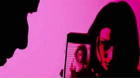 Photo Morphing Crime