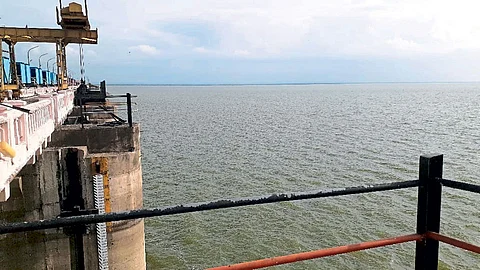 Beed Majalgaon dam Waiting for rain 40 percent water