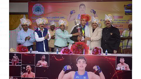 खेळाडूवर कोणी हक्क गाजवू शकत नाही ते विश्वातील प्रत्येकाचे आहेत - डॉ. श्रीपाल सबनीस