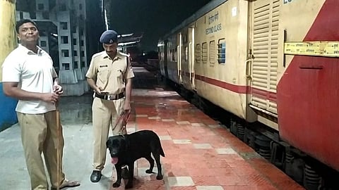 Threats to blow up Railways MPs house with bombs akola