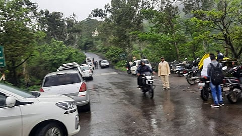 There is no traffic jam in Khadakwasla area