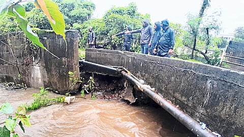 dilapidated bridge latest Marathi news