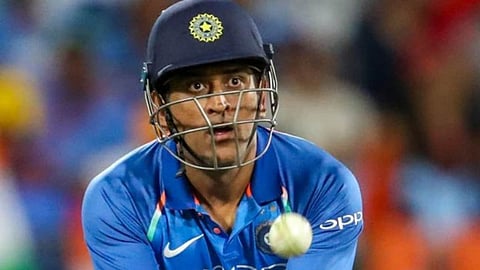 Supreme Court Issue Notices MS Dhoni In Amrapali Group Issue
